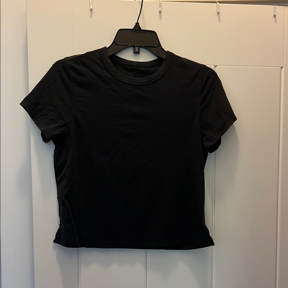 Lululemon cropped t-shirt